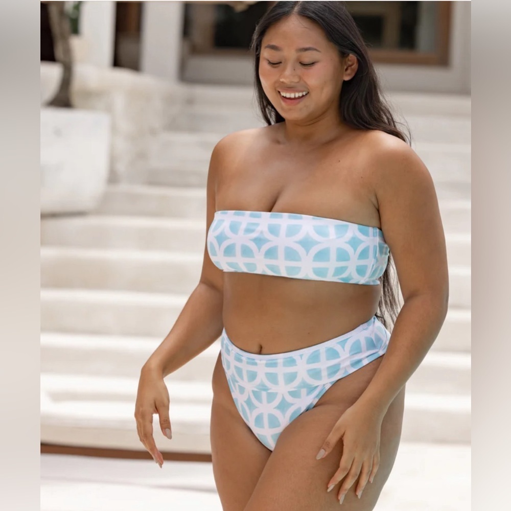 NEW! Kenny Flowers The Maldives Bandeau Bikini Top Blue SZ M, L, XL - Picture 9 of 16